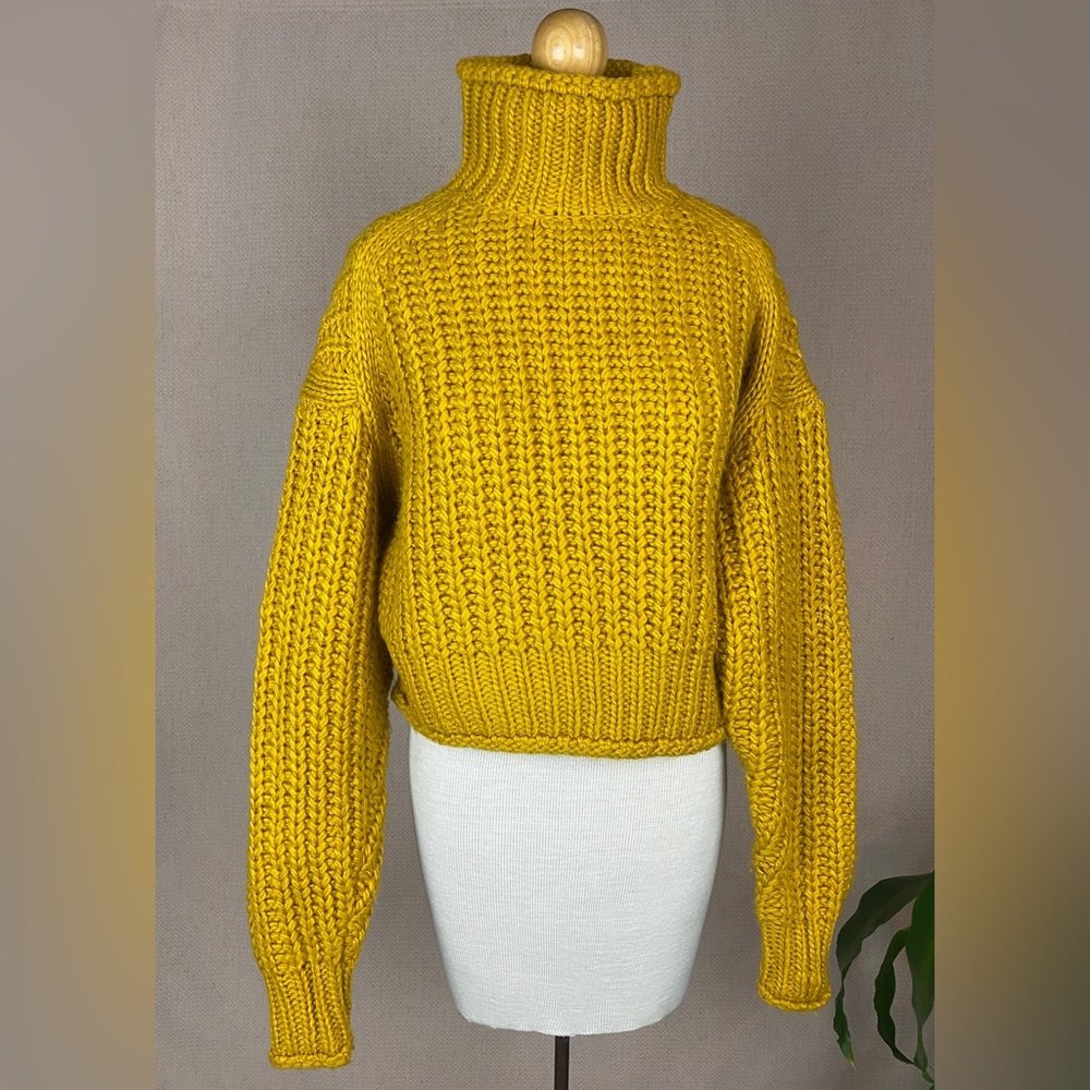 H&M Chunky Knit Cropped Sweater XSmall